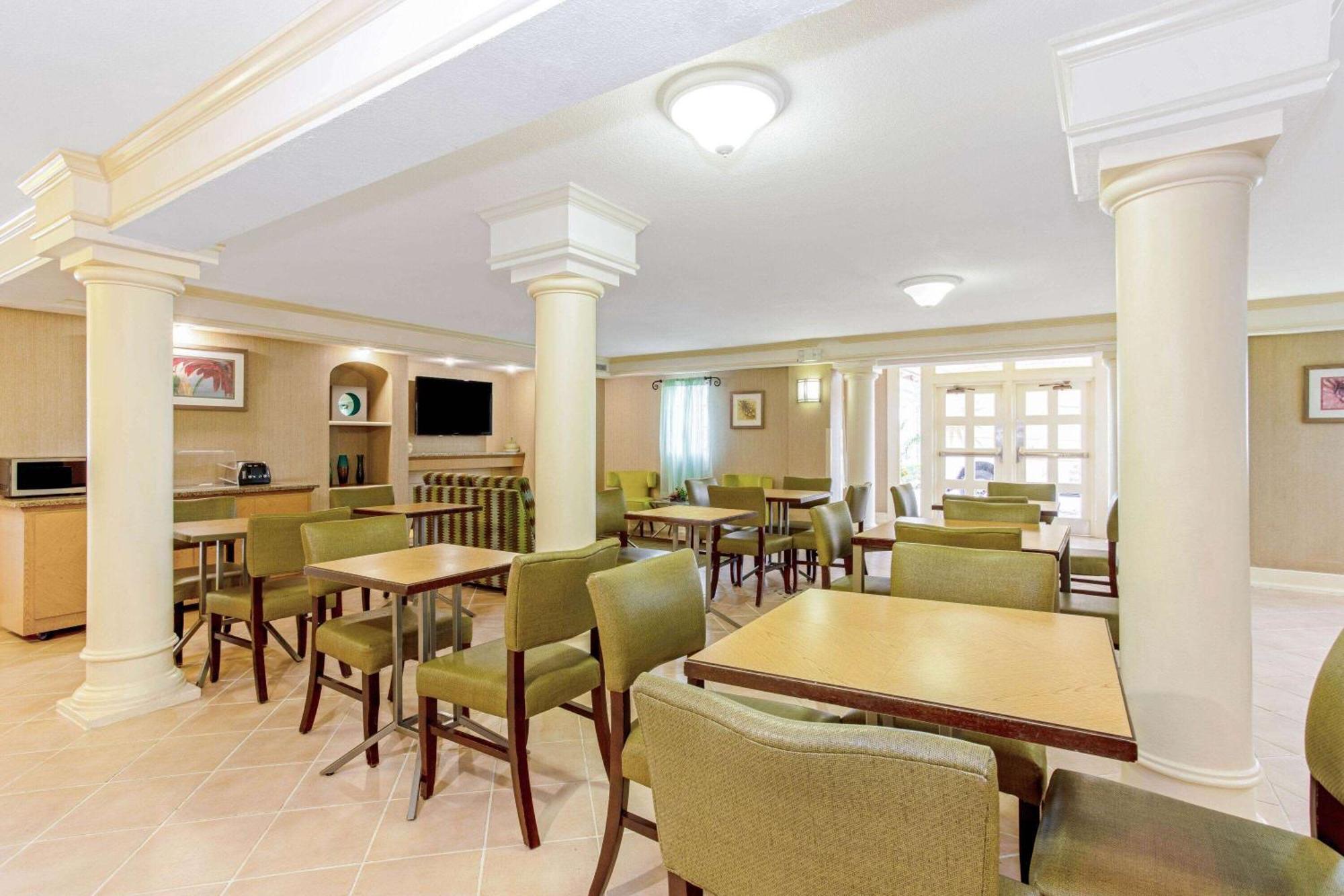 La Quinta Inn By Wyndham Orlando Airport West Exteriér fotografie